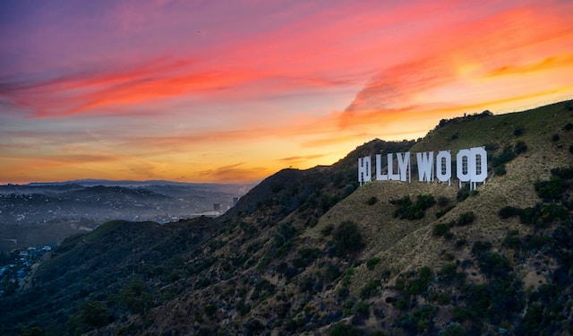 ロサンゼルスのハリウッドサインが100周年